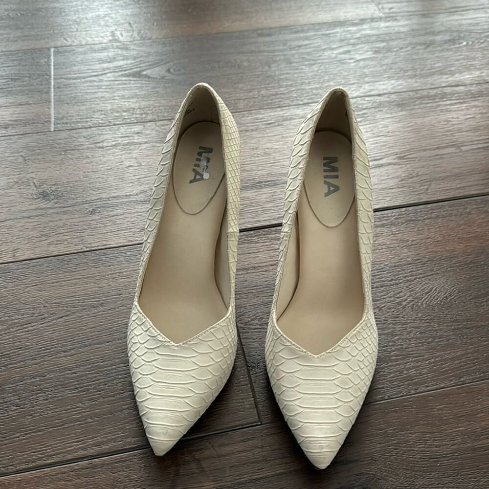 MIA NWOT Faux Snake Skin Heel Pumps.
